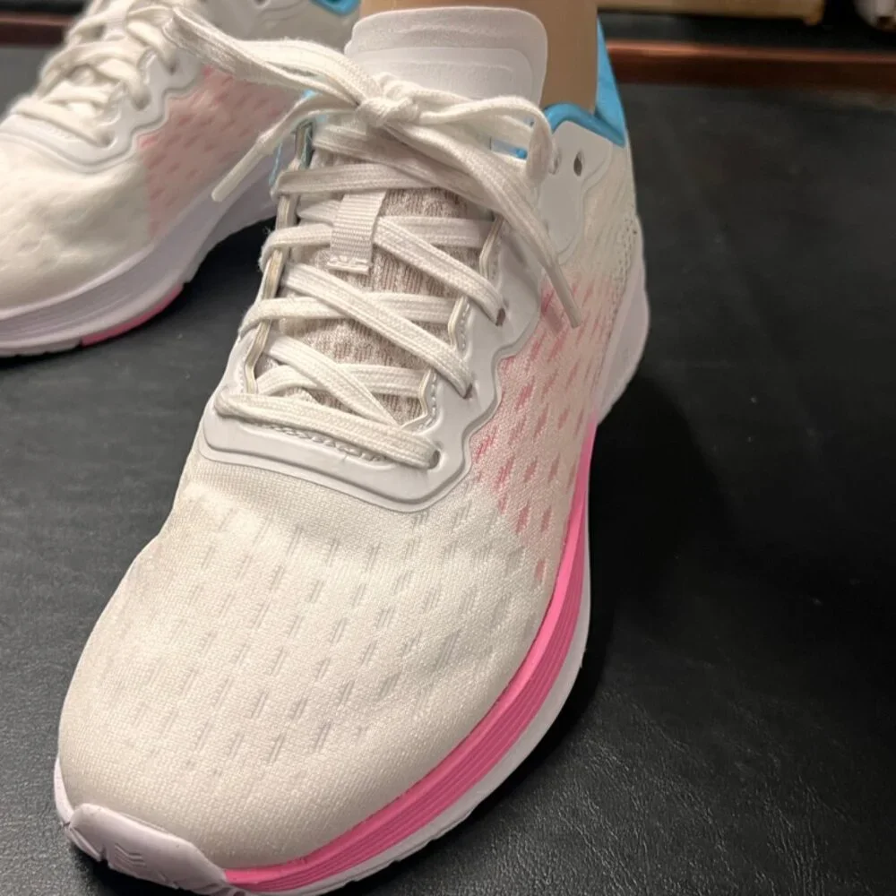 Avia Women's‎ Deluxe Trainer Sneakers with memory foam insoles size 8 (GS3)